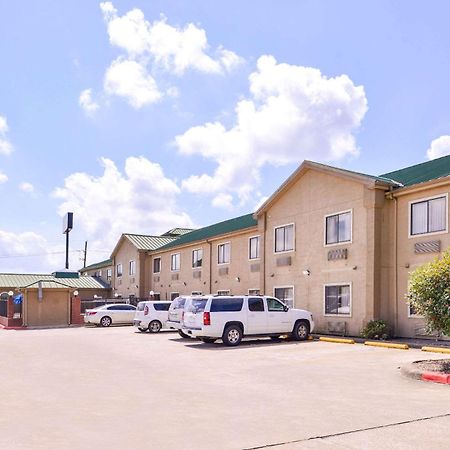 Quality Inn & Suites Бомонт Экстерьер фото