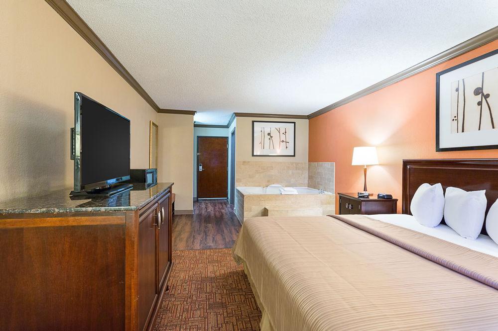 Quality Inn & Suites Бомонт Экстерьер фото