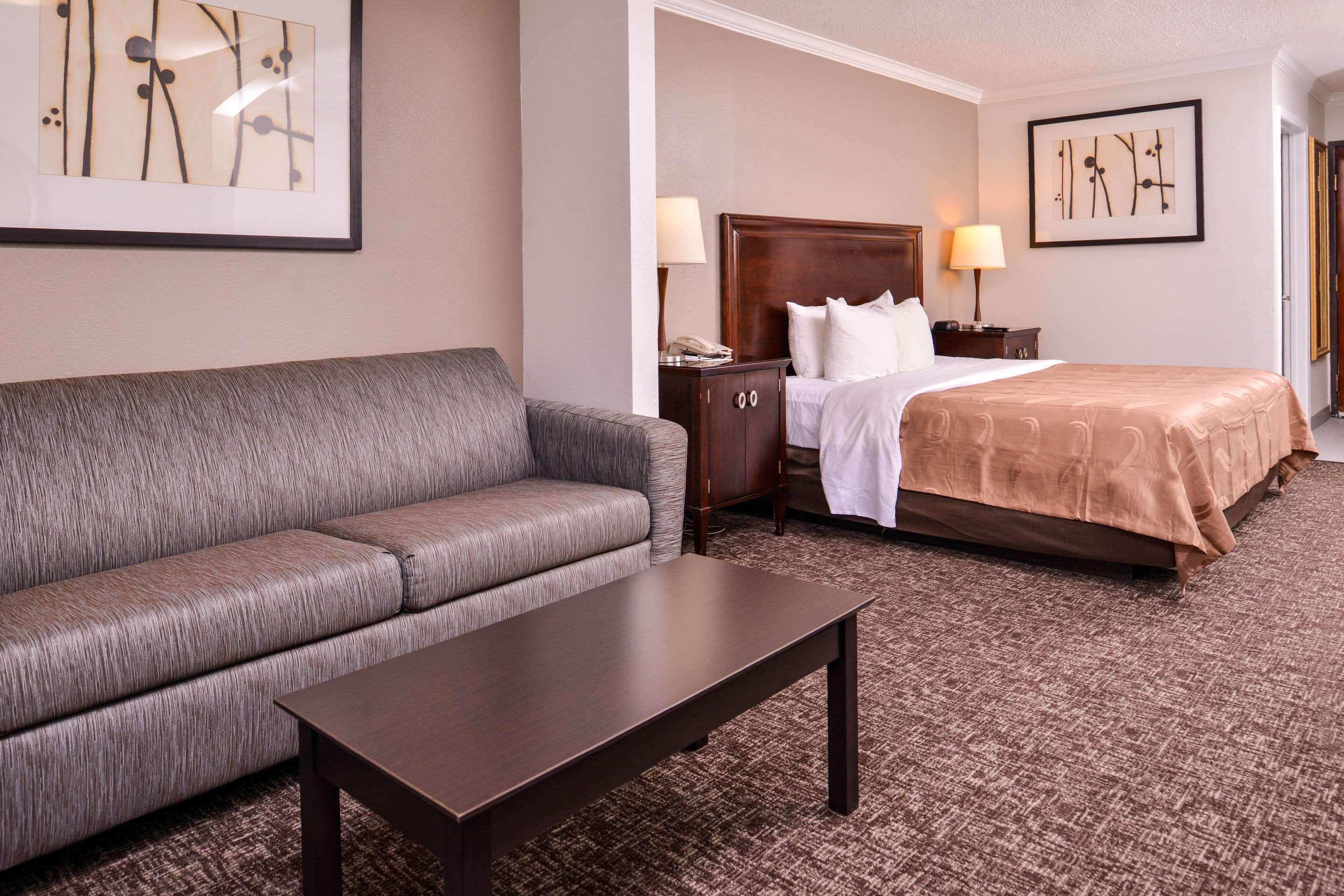Quality Inn & Suites Бомонт Экстерьер фото