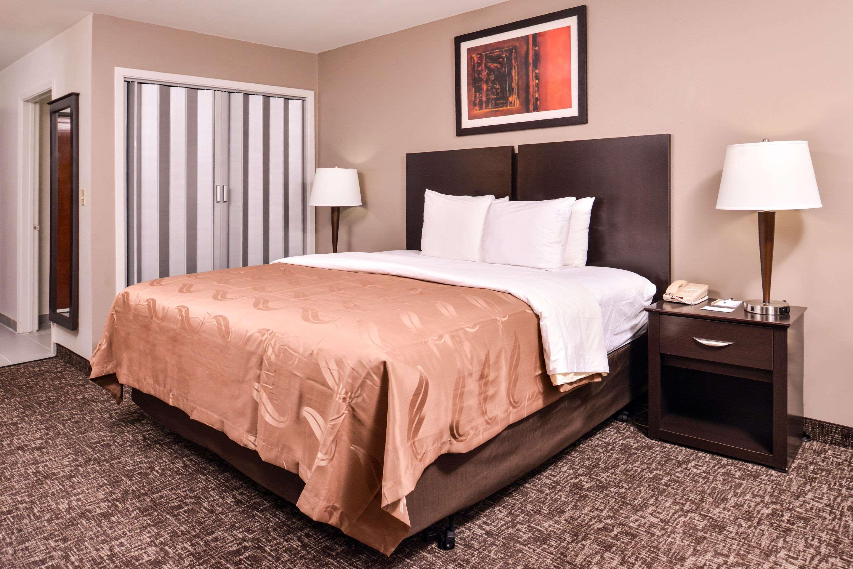 Quality Inn & Suites Бомонт Экстерьер фото
