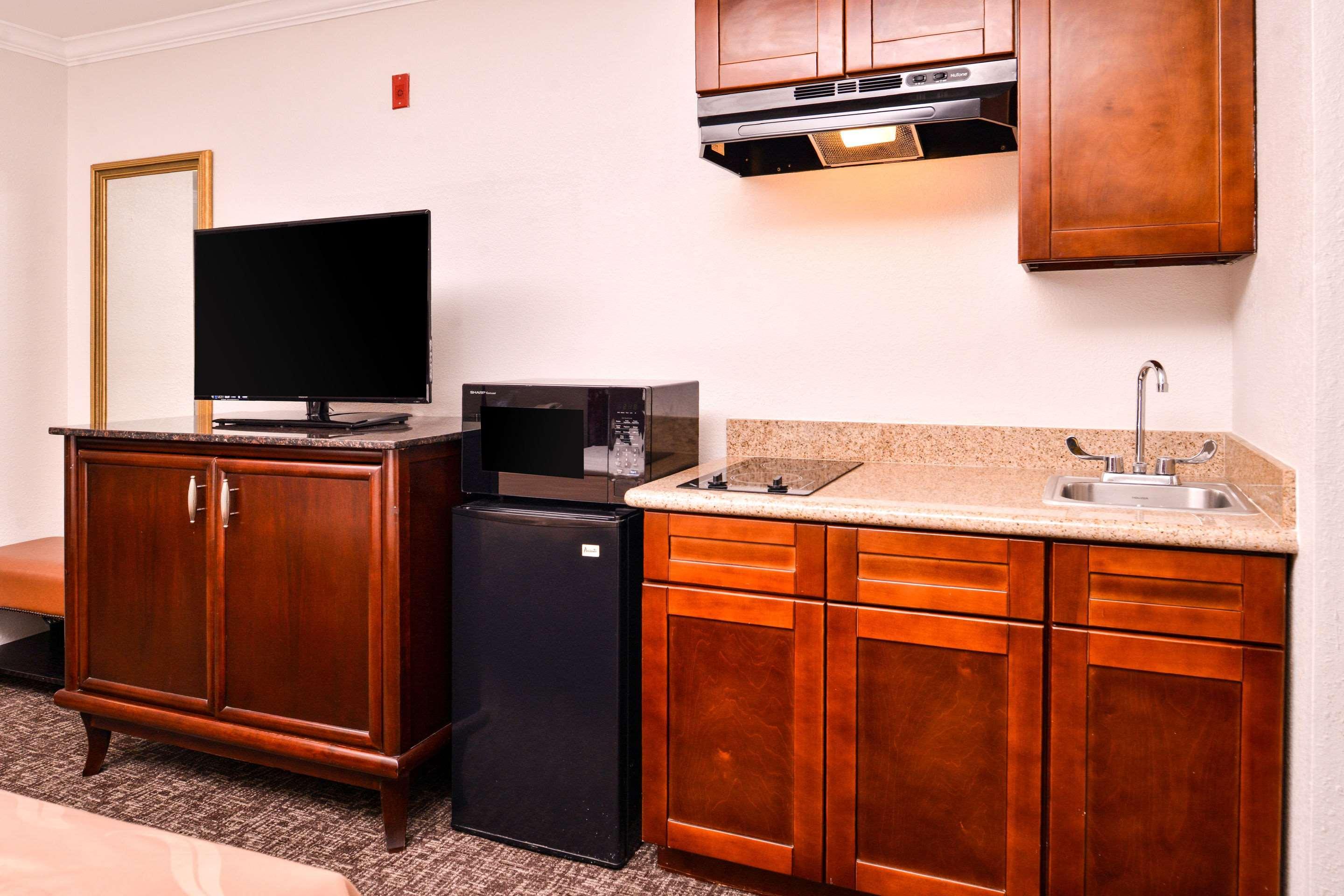 Quality Inn & Suites Бомонт Экстерьер фото