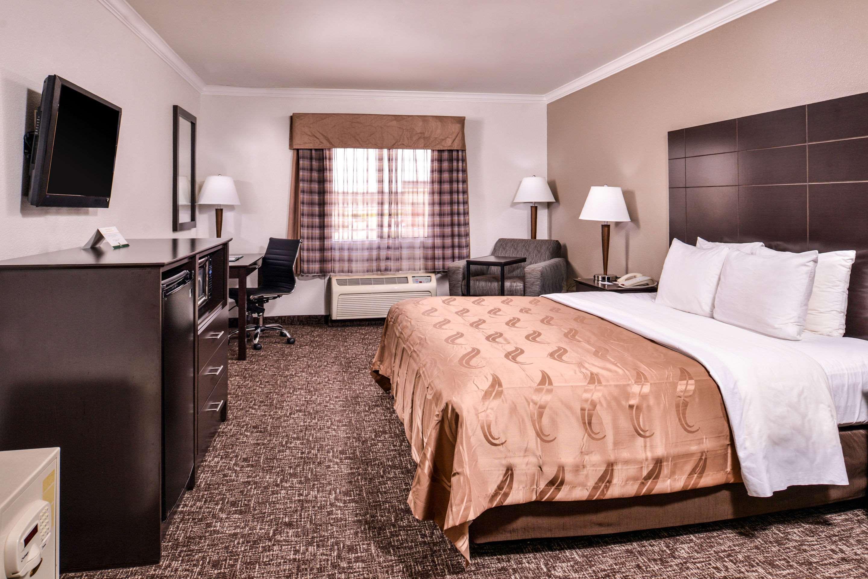 Quality Inn & Suites Бомонт Экстерьер фото