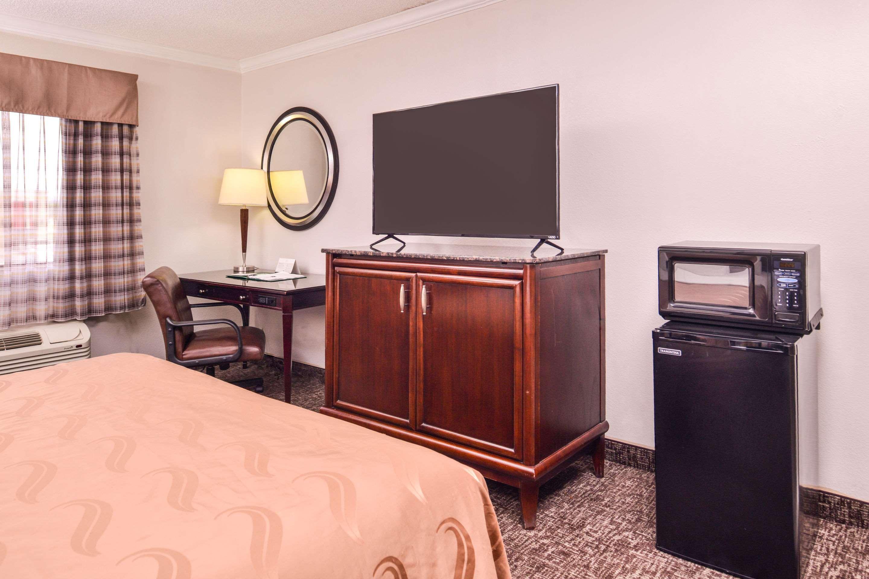 Quality Inn & Suites Бомонт Экстерьер фото
