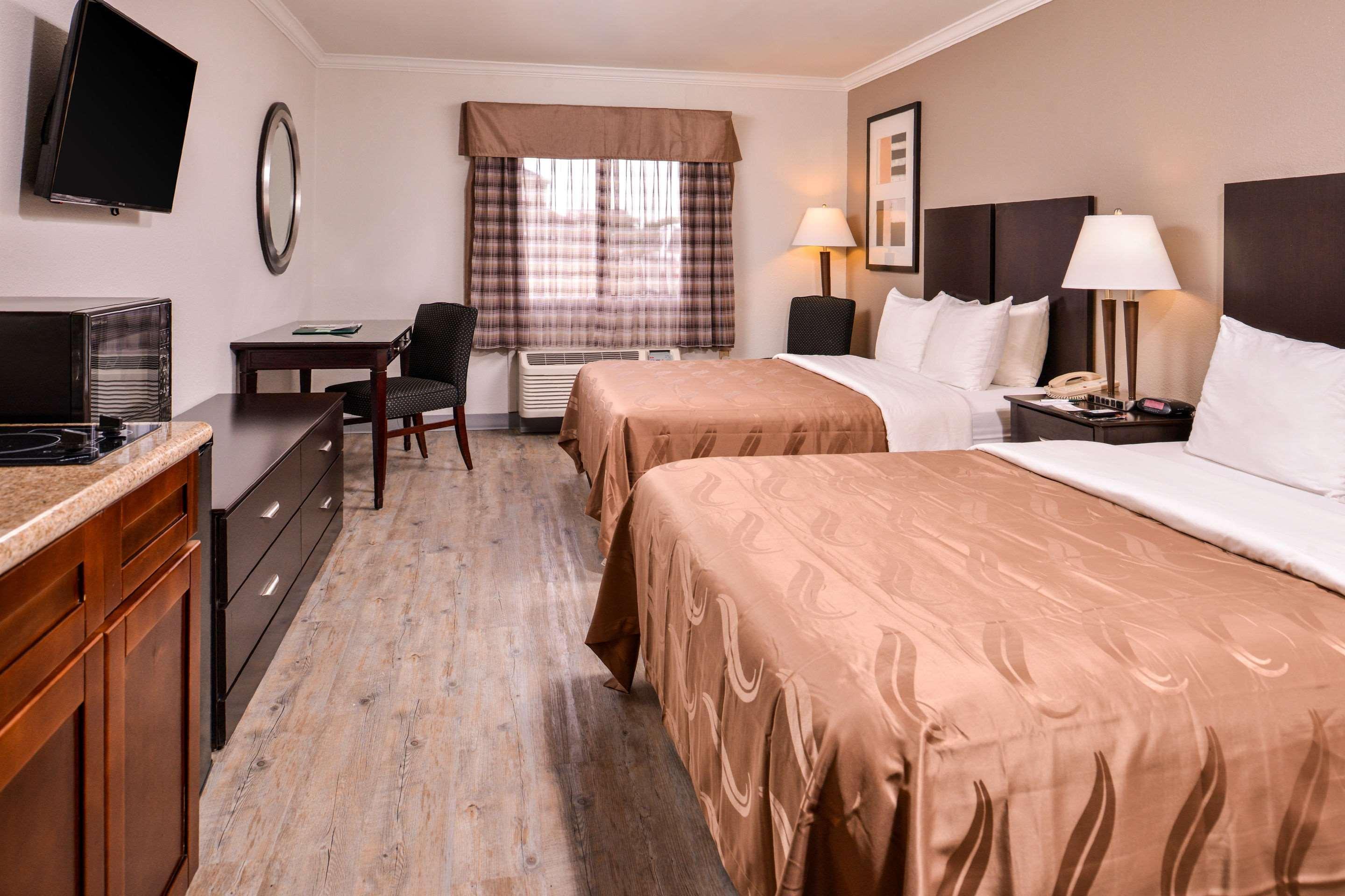 Quality Inn & Suites Бомонт Экстерьер фото