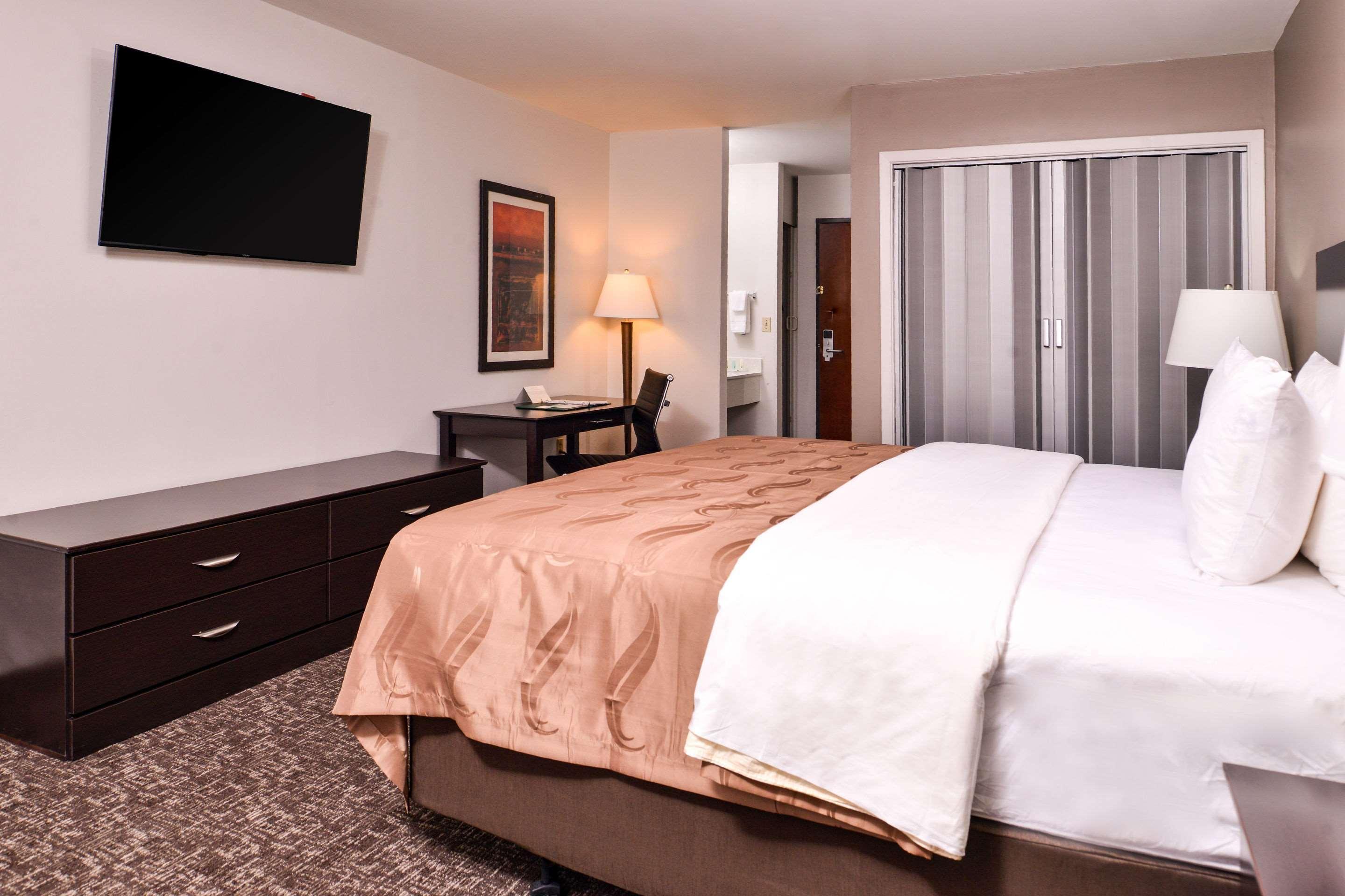 Quality Inn & Suites Бомонт Экстерьер фото