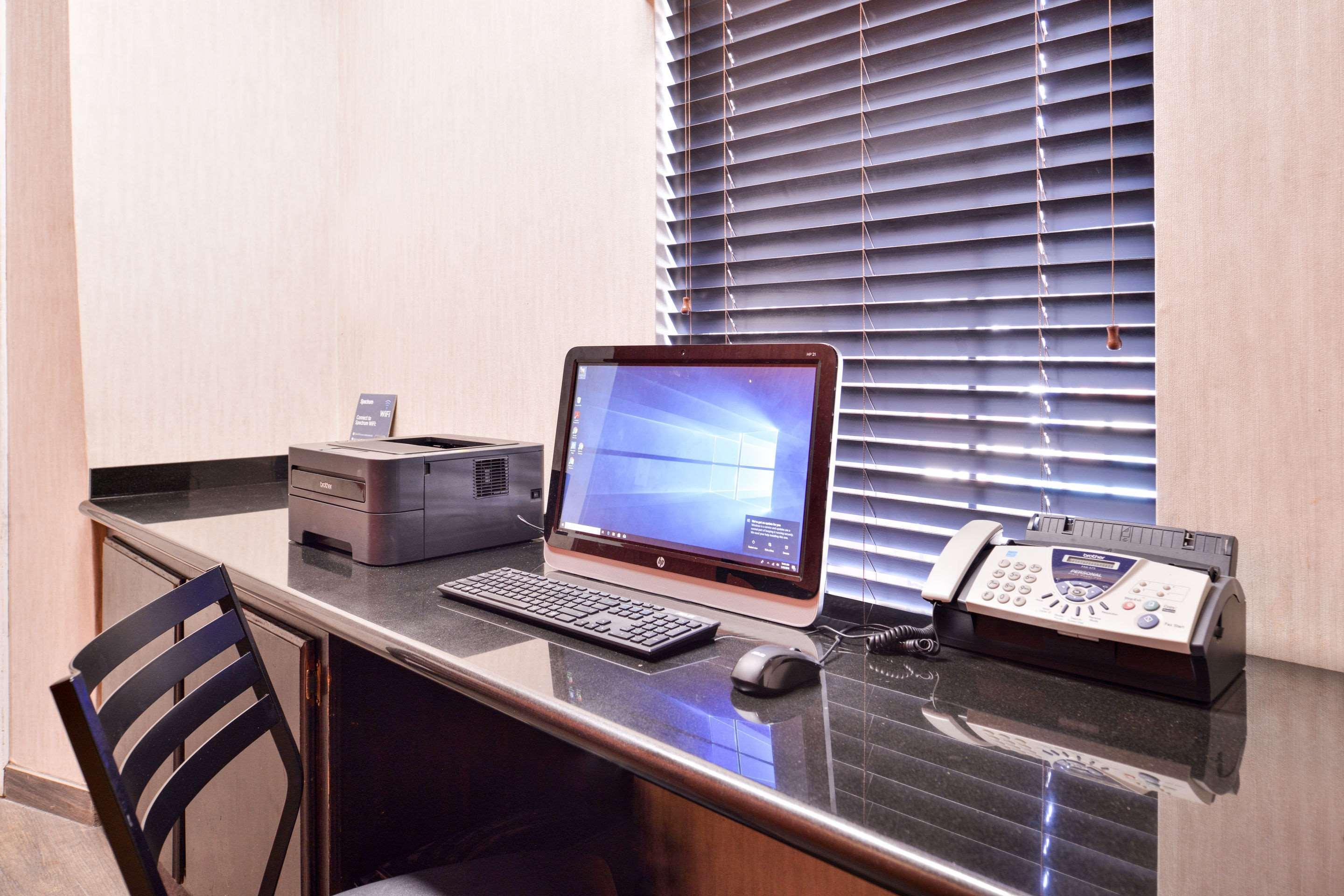 Quality Inn & Suites Бомонт Экстерьер фото