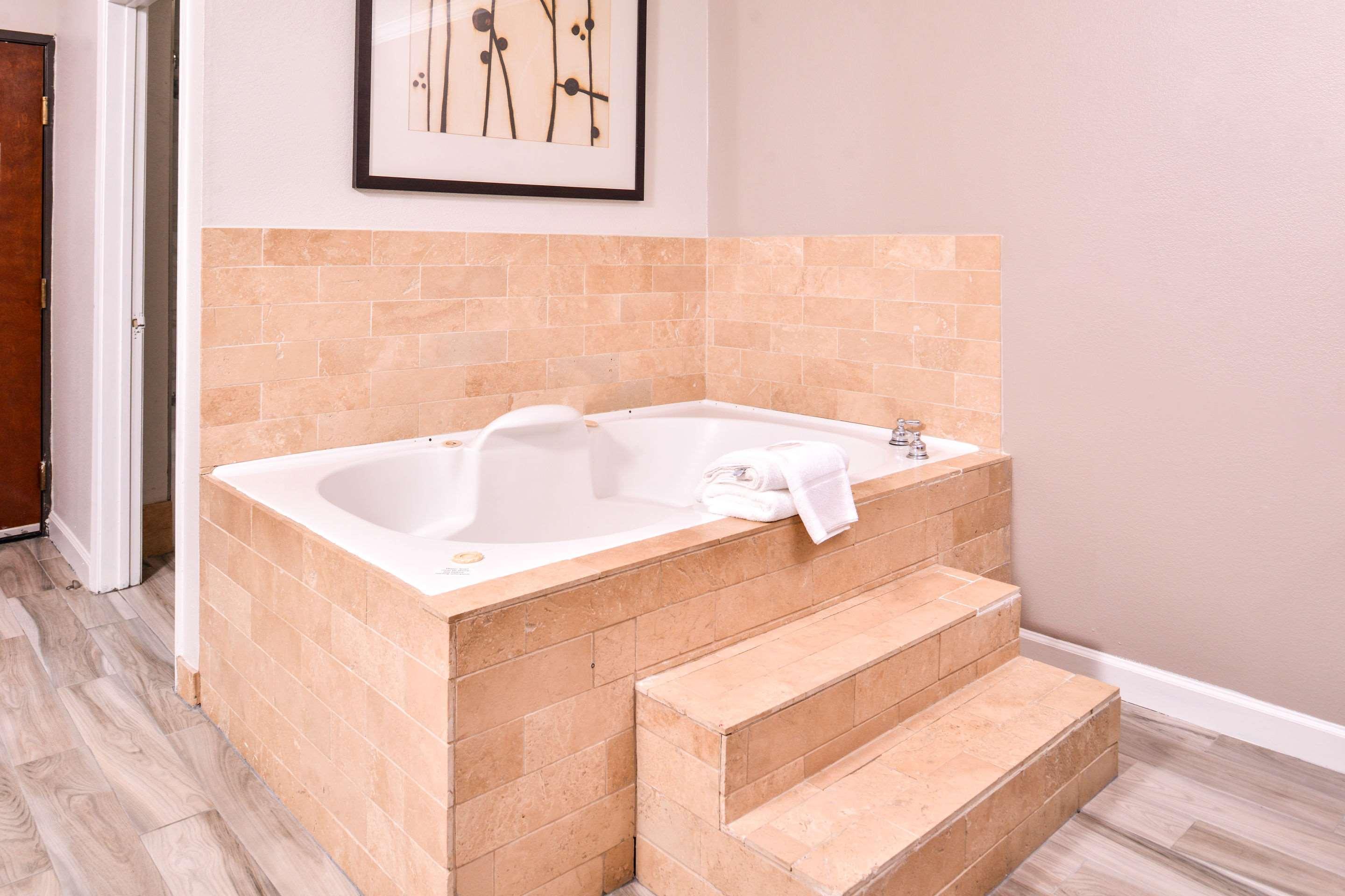 Quality Inn & Suites Бомонт Экстерьер фото