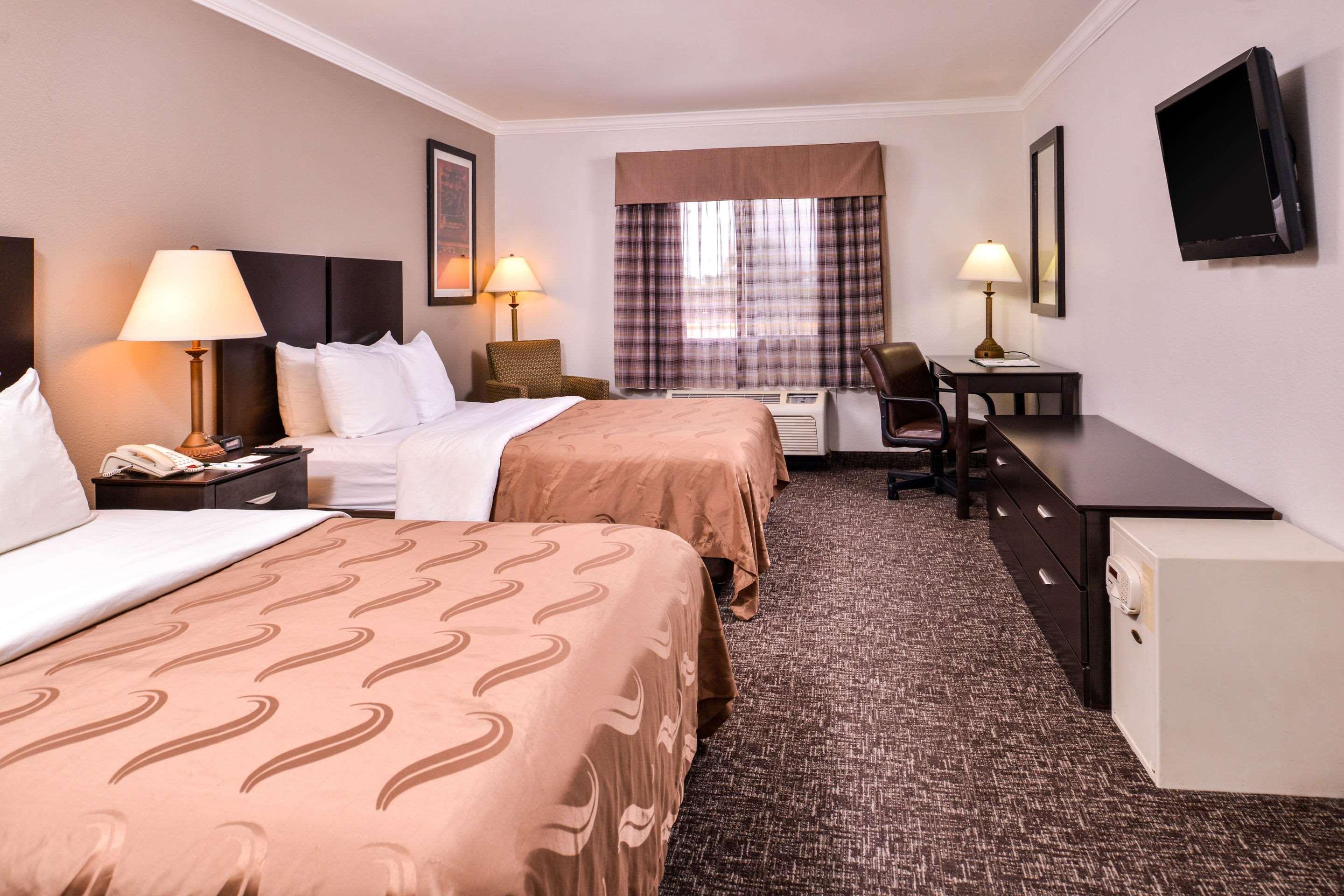 Quality Inn & Suites Бомонт Экстерьер фото