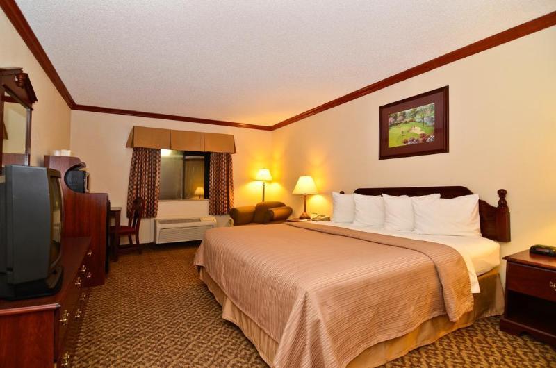 Quality Inn & Suites Бомонт Экстерьер фото