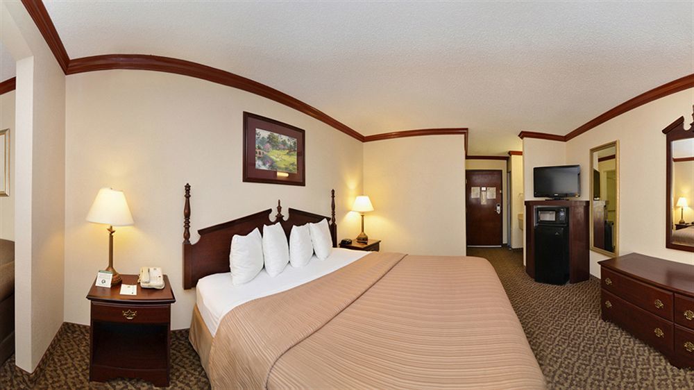 Quality Inn & Suites Бомонт Экстерьер фото