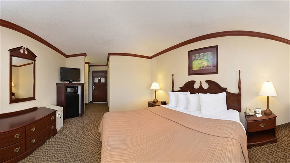 Quality Inn & Suites Бомонт Экстерьер фото