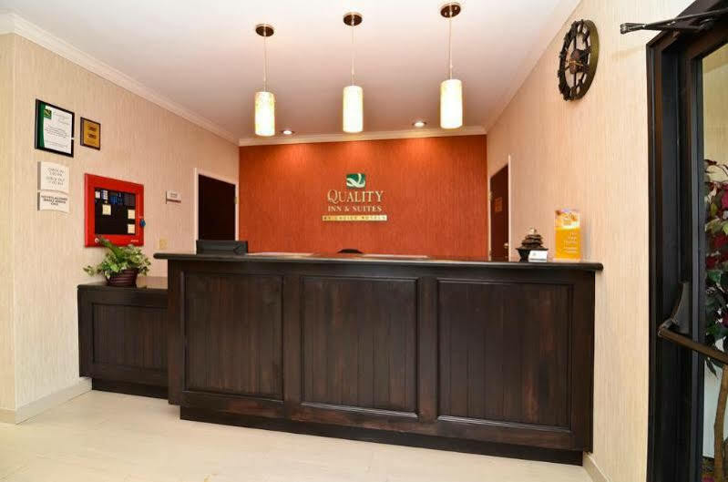 Quality Inn & Suites Бомонт Экстерьер фото