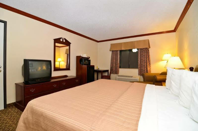 Quality Inn & Suites Бомонт Экстерьер фото