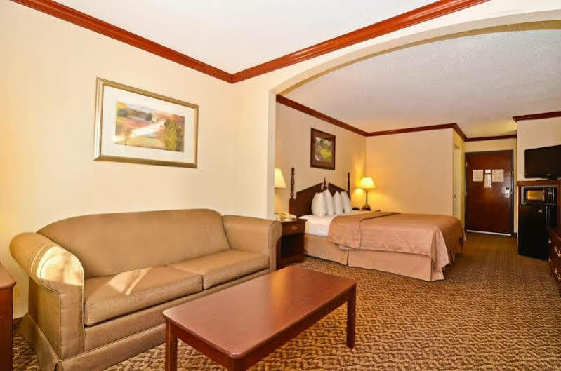 Quality Inn & Suites Бомонт Экстерьер фото
